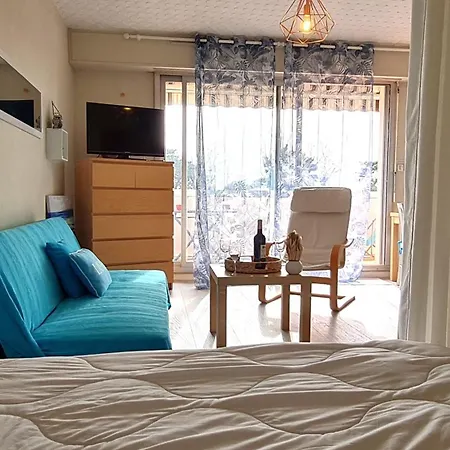 Sur - Emplacement De Choix - - De Nauzan *